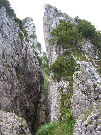 13durch-Felsen